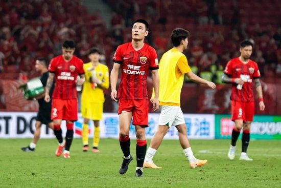 2017年北影艺考开考“翻版唐嫣、周冬雨”抢镜 2017-02-08 2017年2月8日讯，北京电影学院2017年度招生考试开始，考场外帅哥美女如云。