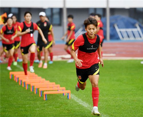 岩井俊二《最后一封信》曝预告 2020-07-29 近日，由岩井俊二执导的电影《最后一封信》发布中字预告，该片与周迅、胡歌等出演的《你好，之华》属一本两拍，也可看作是日本版的“之华”。