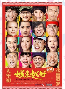 詹妮弗·加纳身穿黑色抹胸裙，大秀香肩锁骨。